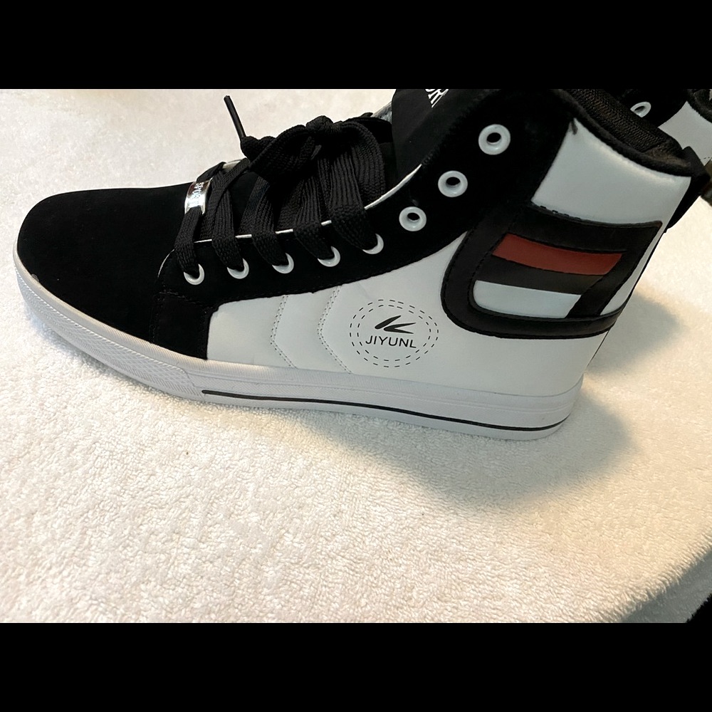 Brand New Jiyunl Sport Sneakers By Matarazo  Box 66